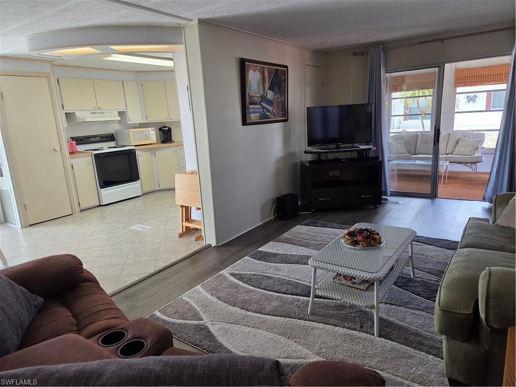 561 Winning Way, North Fort Myers, FL 33917 Photo