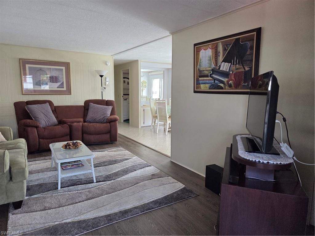 561 Winning Way, North Fort Myers, FL 33917 Photo