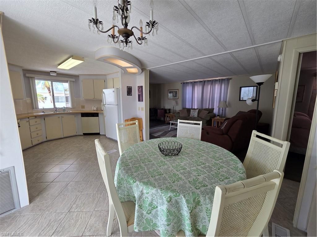 561 Winning Way, North Fort Myers, FL 33917 Photo