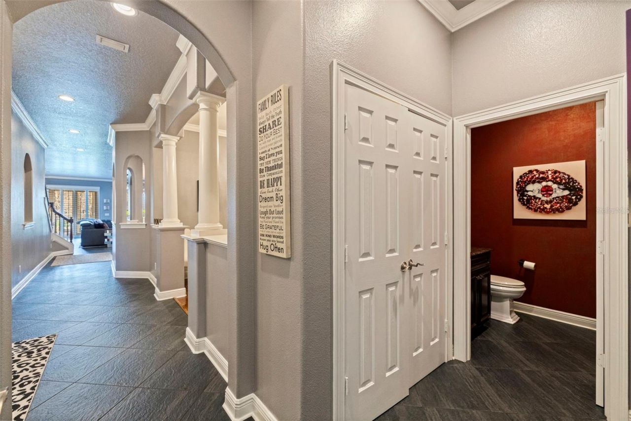 618 Saxony Boulevard , Saint Petersburg, FL 33716 Photo