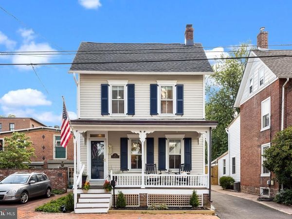 22 E PENN STREET, NEWTOWN, PA 18940