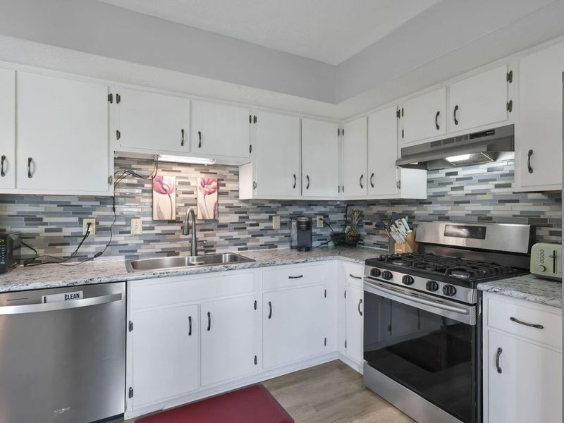 3064 Meadowsglen Court, Dublin, OH 43017 Photo 8