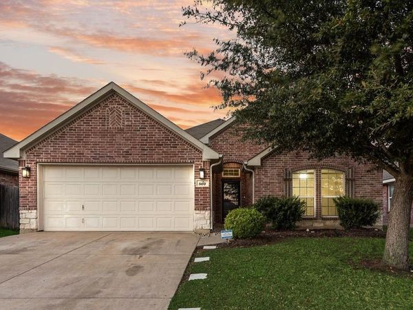 500 Crescent Creek Lane, Fort Worth, TX 76140
