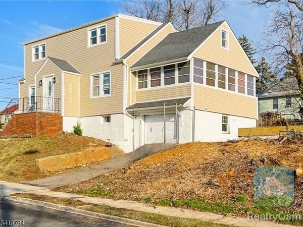 631 Elm St, Roselle, NJ 07203