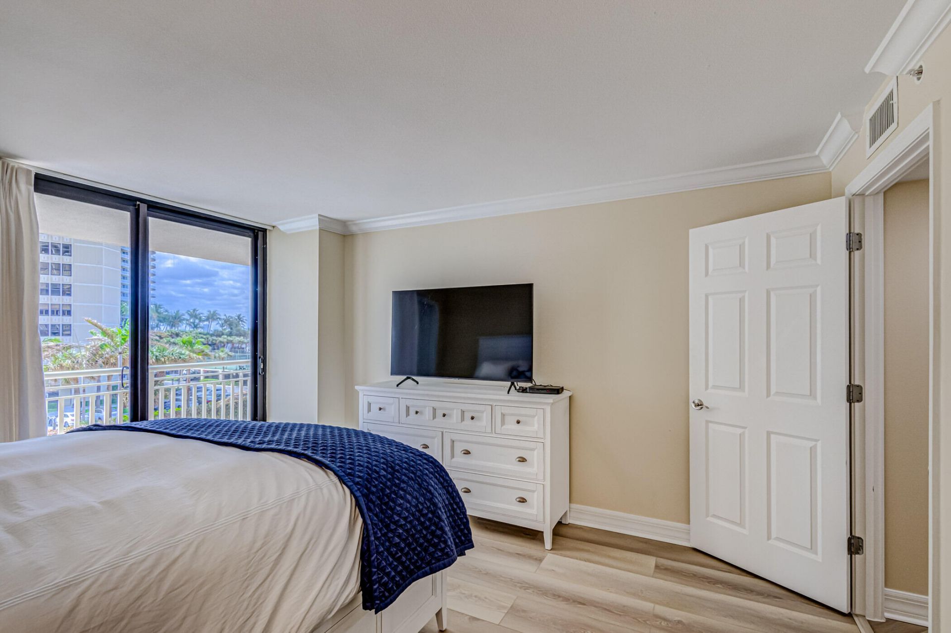 3000 N Ocean Drive, Unit 4g, Singer Island, FL 33404 Photo