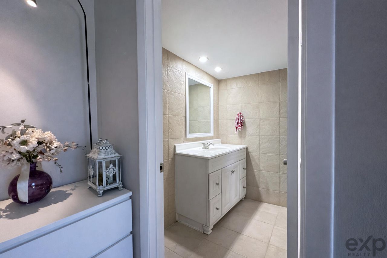 1008 10th Way, West Palm Beach, FL 33407 Photo