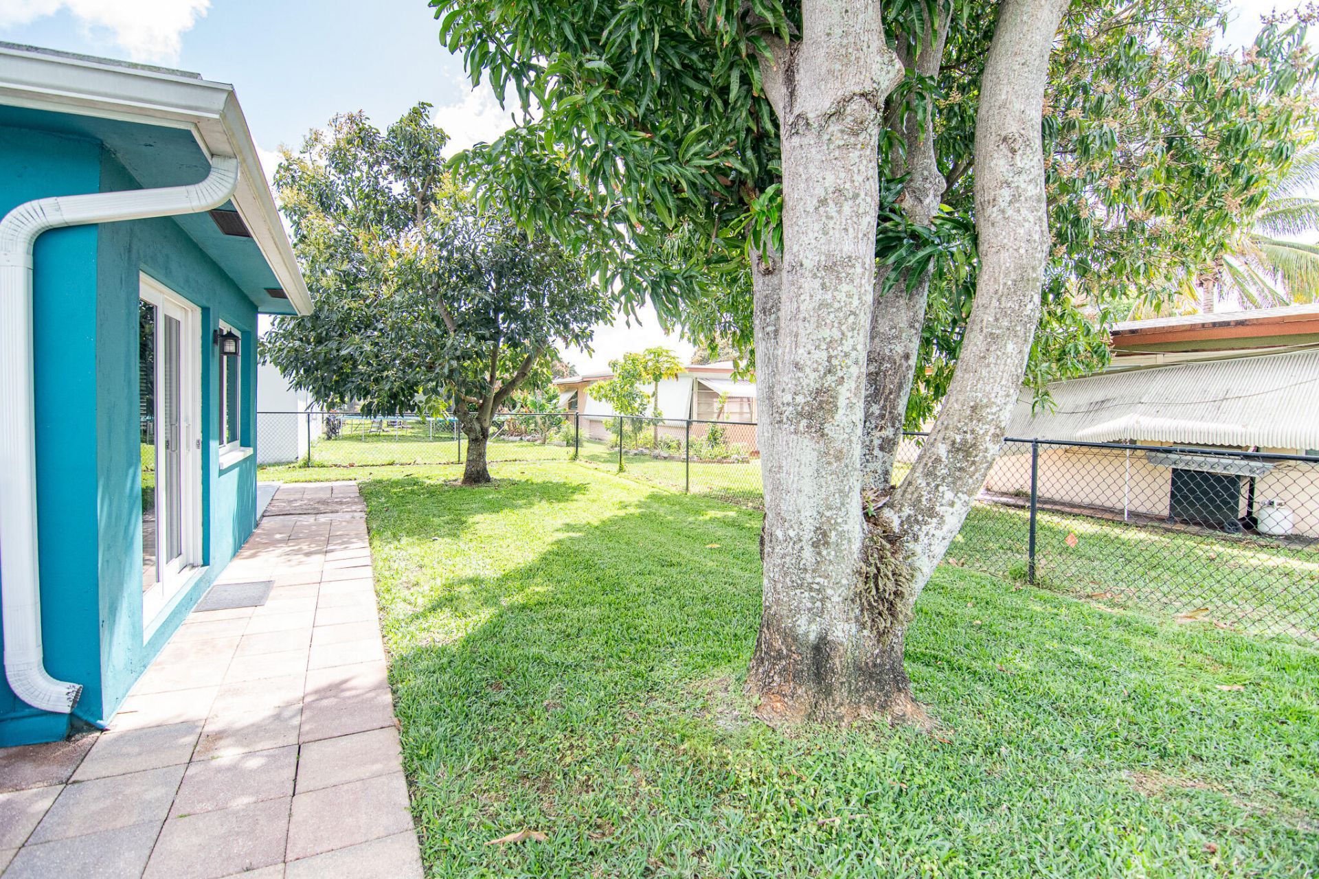 5711 NW 48th Avenue, Tamarac, FL 33319 Photo