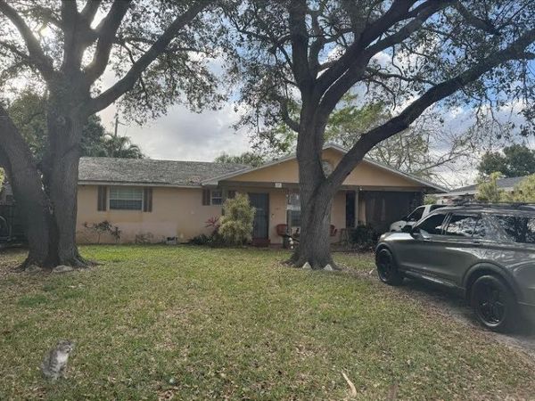 823 Lynwood Drive, Lake Worth Beach, FL 33461