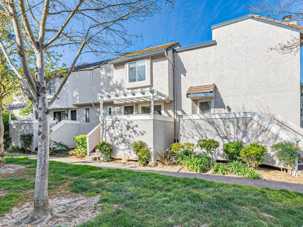 3034 Swallows Nest Dr, Sacramento, CA 95833