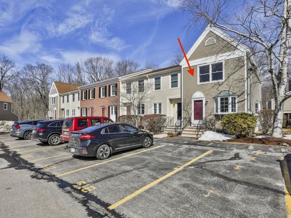 518 Fox Hollow Way, Manchester, NH 03104