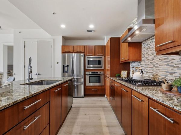 210 Lee Barton DR, Unit 517, Austin, TX 78704