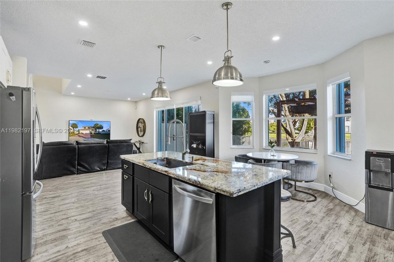 2163 NW 157th Ln, Pembroke Pines, FL 33028 Photo