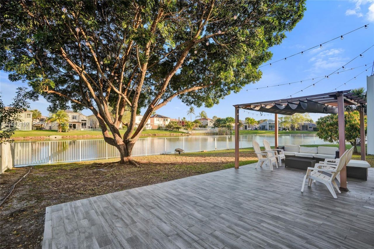 2163 NW 157th Ln , Pembroke Pines, FL 33028 Photo