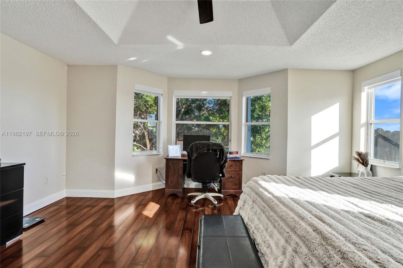 2163 NW 157th Ln , Pembroke Pines, FL 33028 Photo