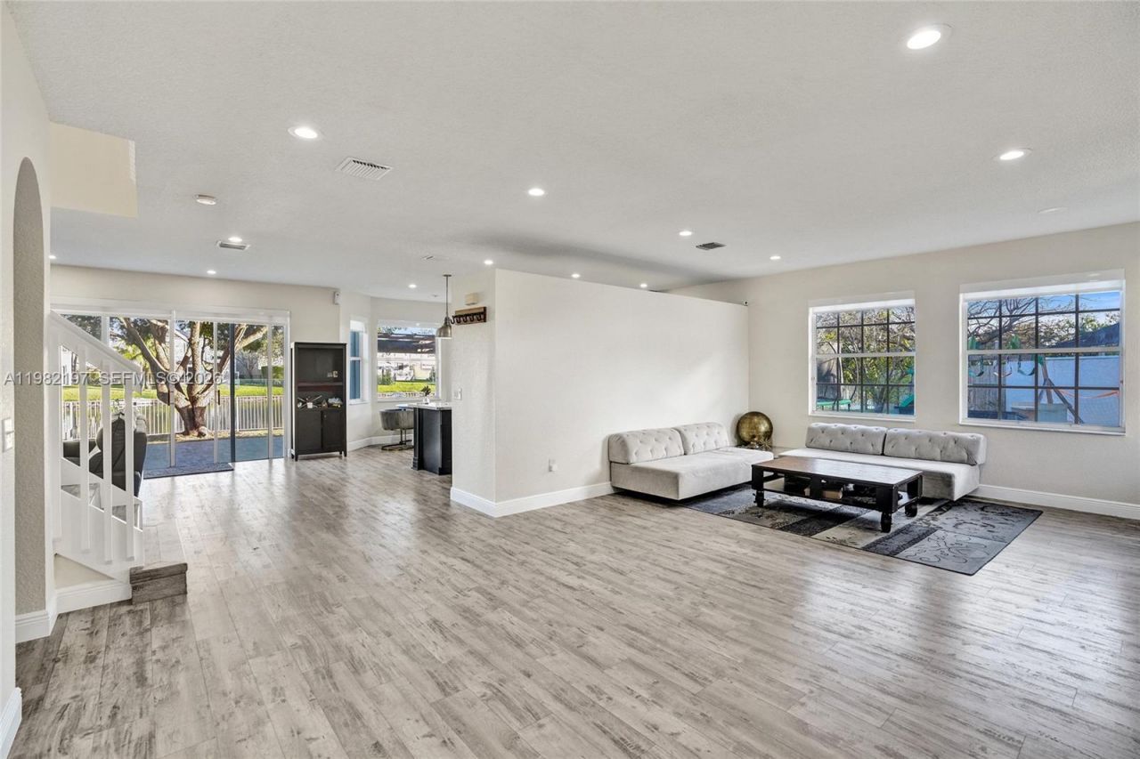 2163 NW 157th Ln, Pembroke Pines, FL 33028 Photo