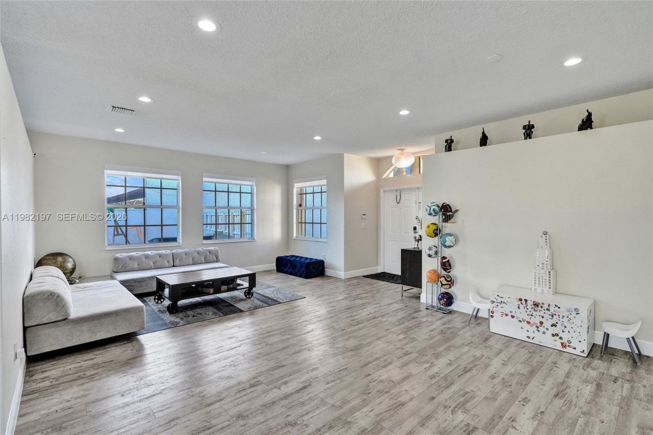 2163 NW 157th Ln, Pembroke Pines, FL 33028 Photo