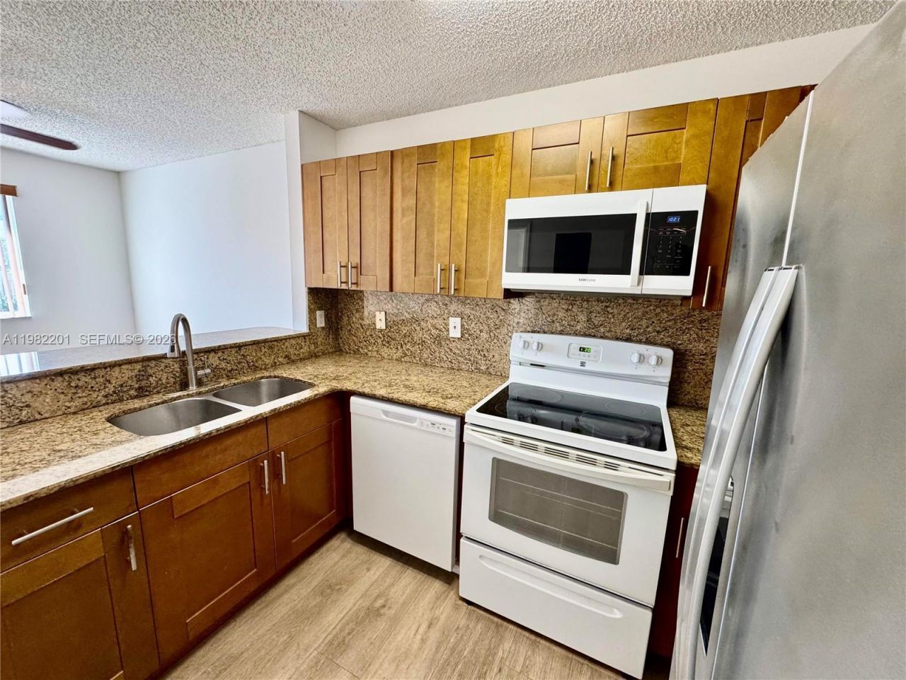 4681 NW 9th St , Unit 211, Miami, FL 33126 Photo