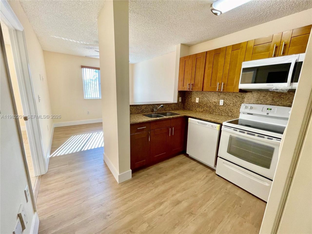 4681 NW 9th St , Unit 211, Miami, FL 33126 Photo