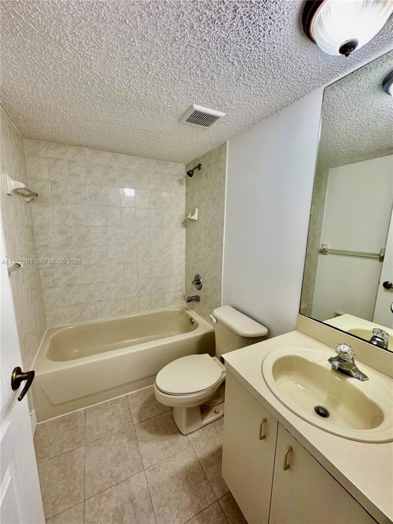 4681 NW 9th St , Unit 211, Miami, FL 33126 Photo