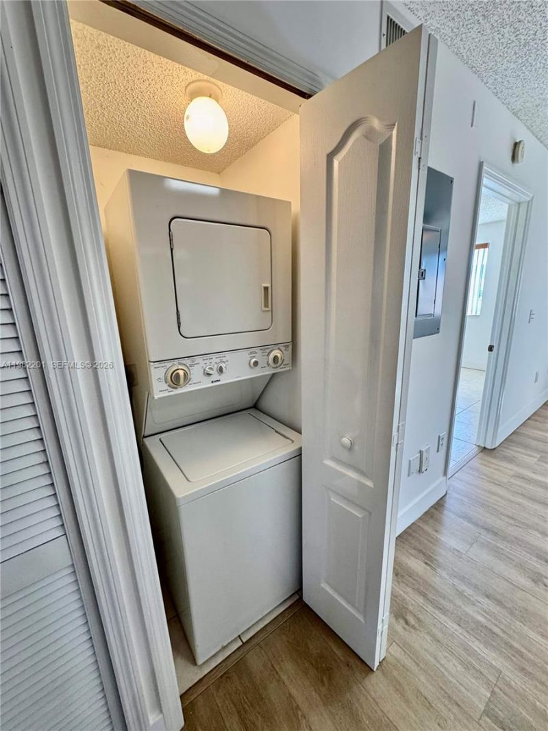 4681 NW 9th St , Unit 211, Miami, FL 33126 Photo