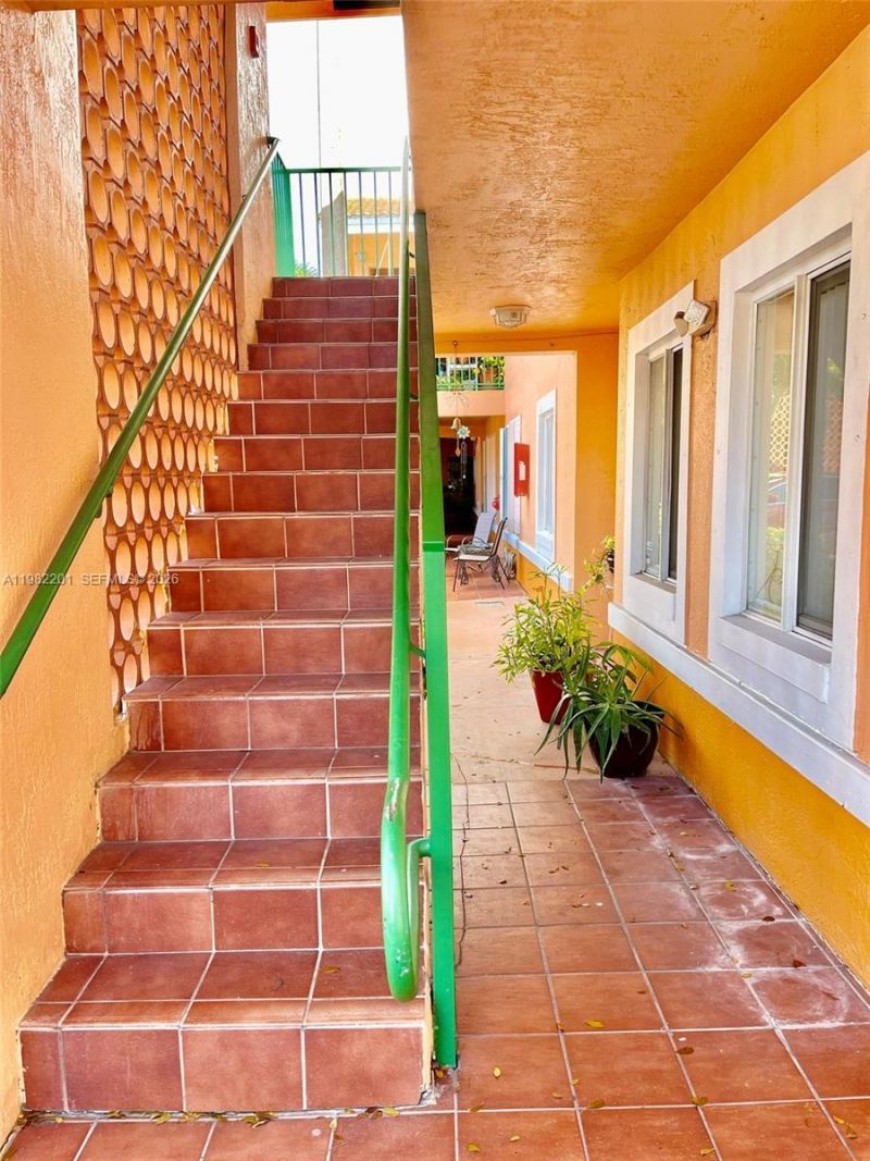 4681 NW 9th St , Unit 211, Miami, FL 33126 Photo