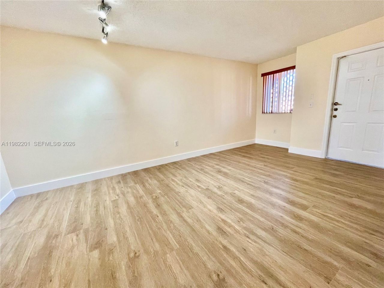 4681 NW 9th St , Unit 211, Miami, FL 33126 Photo