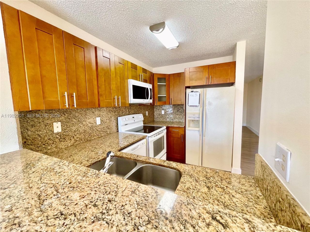 4681 NW 9th St , Unit 211, Miami, FL 33126 Photo