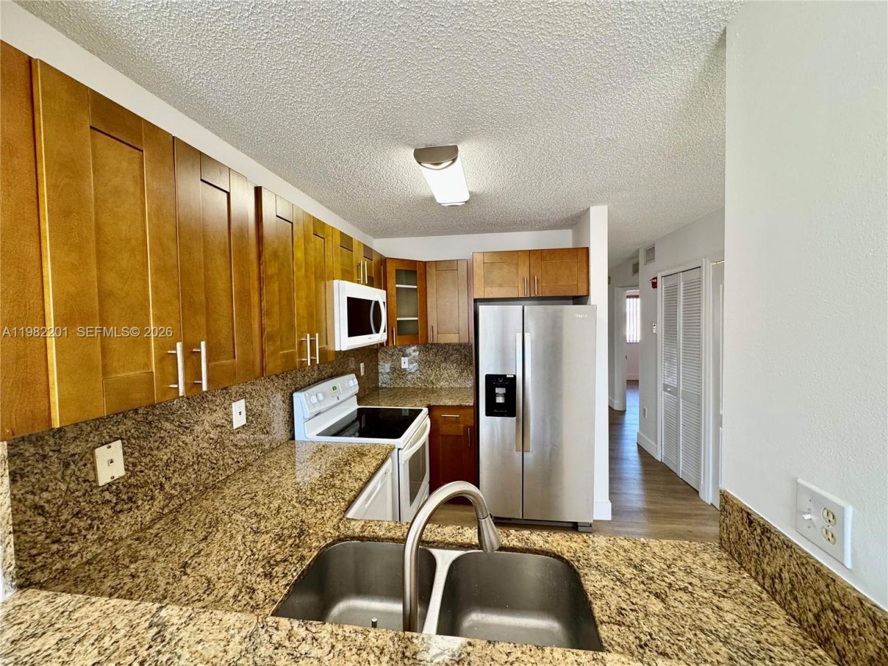 4681 NW 9th St , Unit 211, Miami, FL 33126 Photo