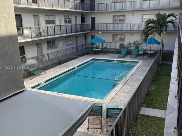 16215 NE 18th Ct, Unit 212, North Miami Beach, FL 33162
