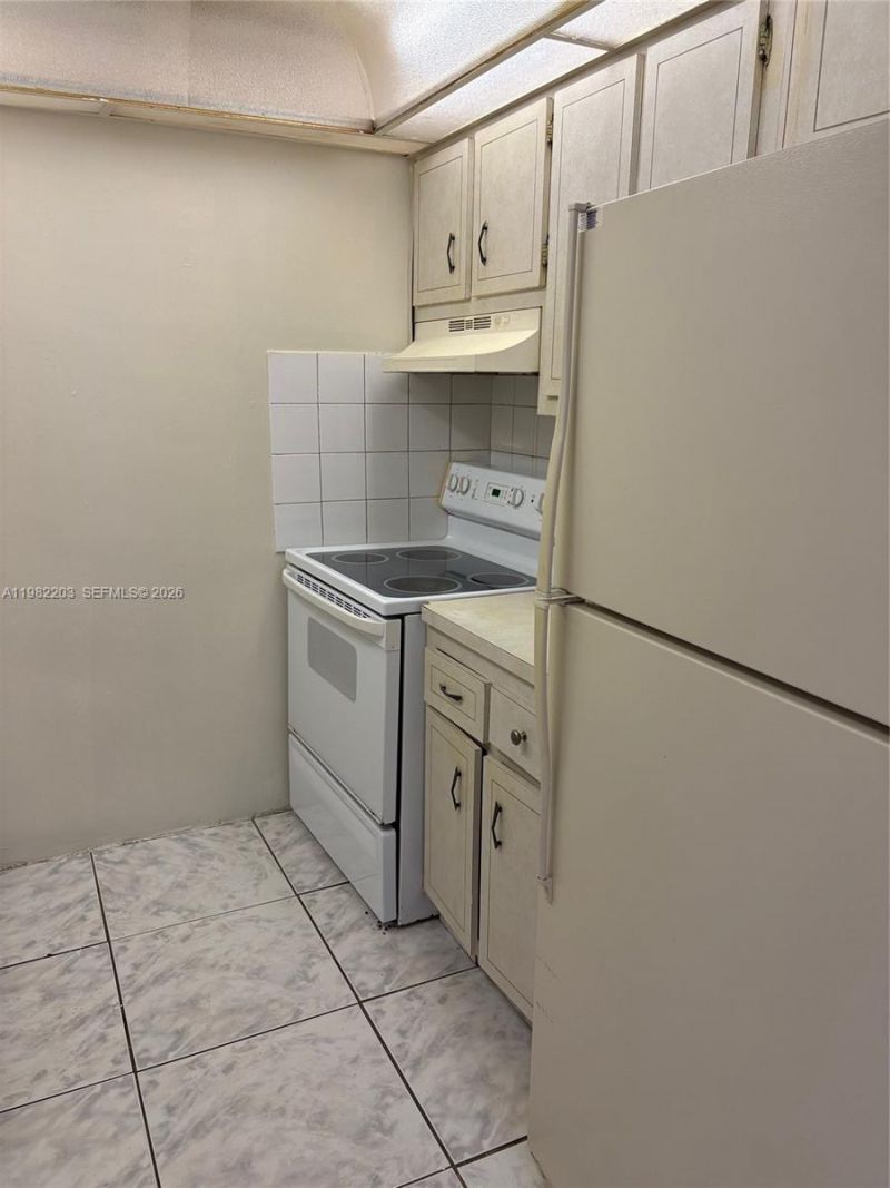 16215 NE 18th Ct, Unit 212, North Miami Beach, FL 33162 Photo