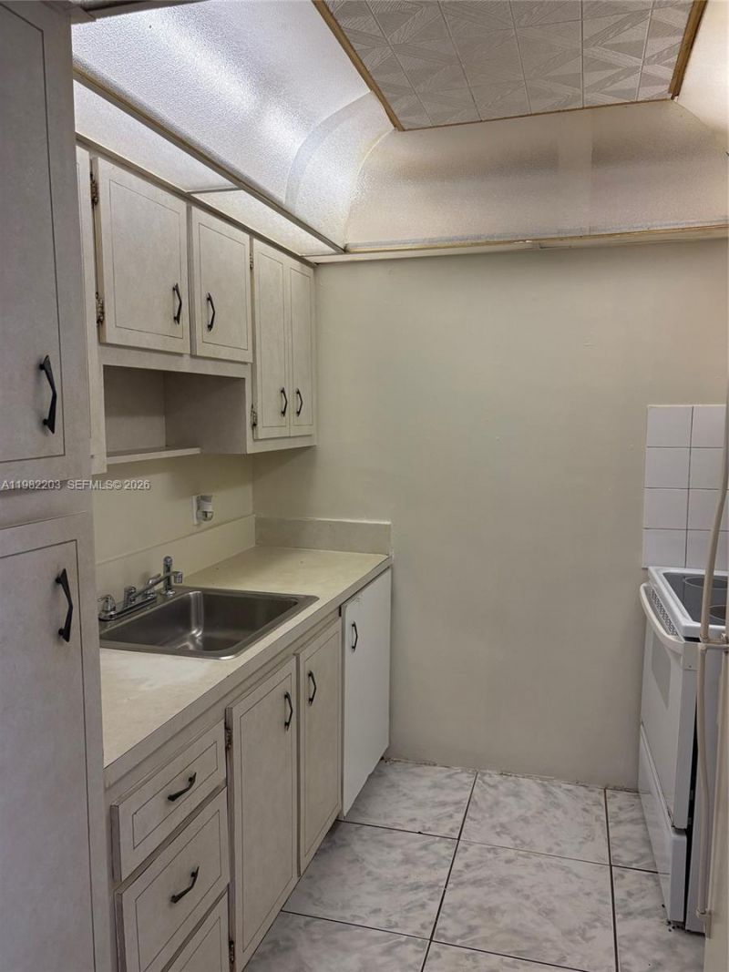 16215 NE 18th Ct, Unit 212, North Miami Beach, FL 33162 Photo