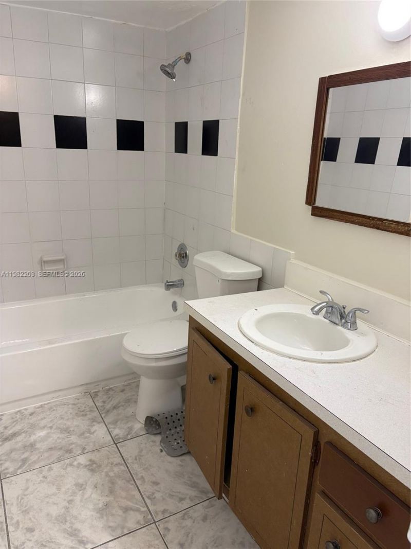 16215 NE 18th Ct, Unit 212, North Miami Beach, FL 33162 Photo