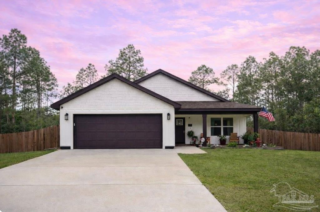 2943 N 13th Ave, Milton, FL 32583 Main Photo