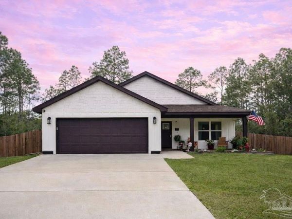2943 N 13th Ave, Milton, FL 32583