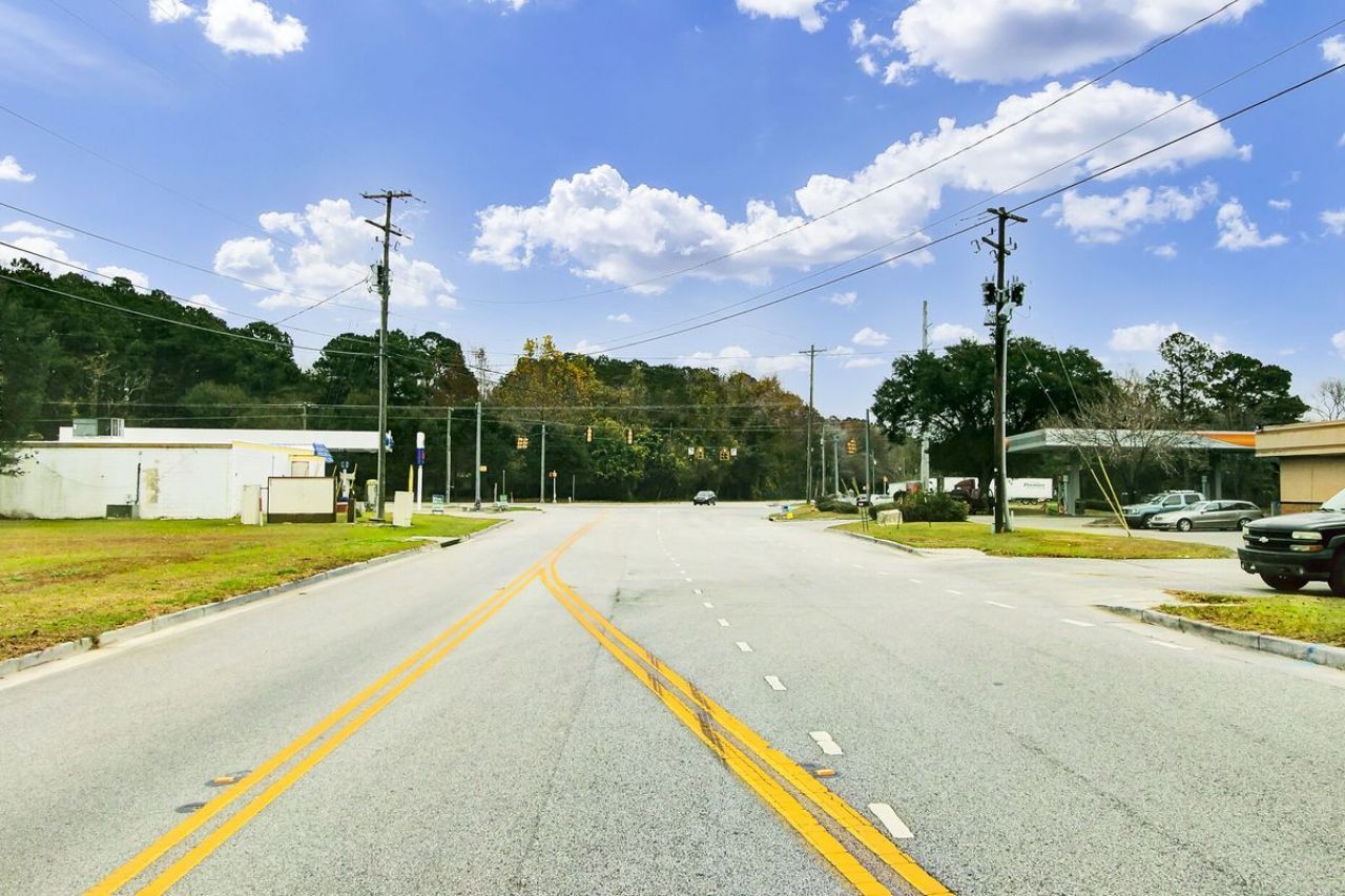 000 Embassy Drive  Photo 4