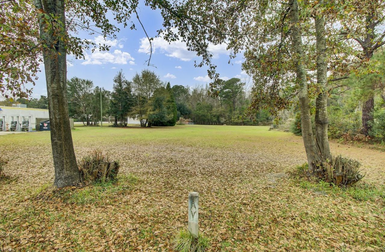 000 Embassy Drive  Photo 5