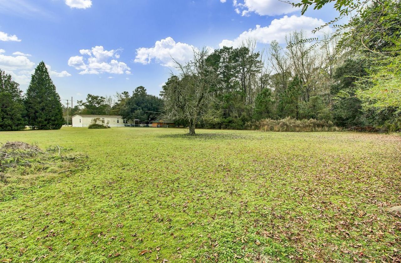 000 Embassy Drive  Photo 9