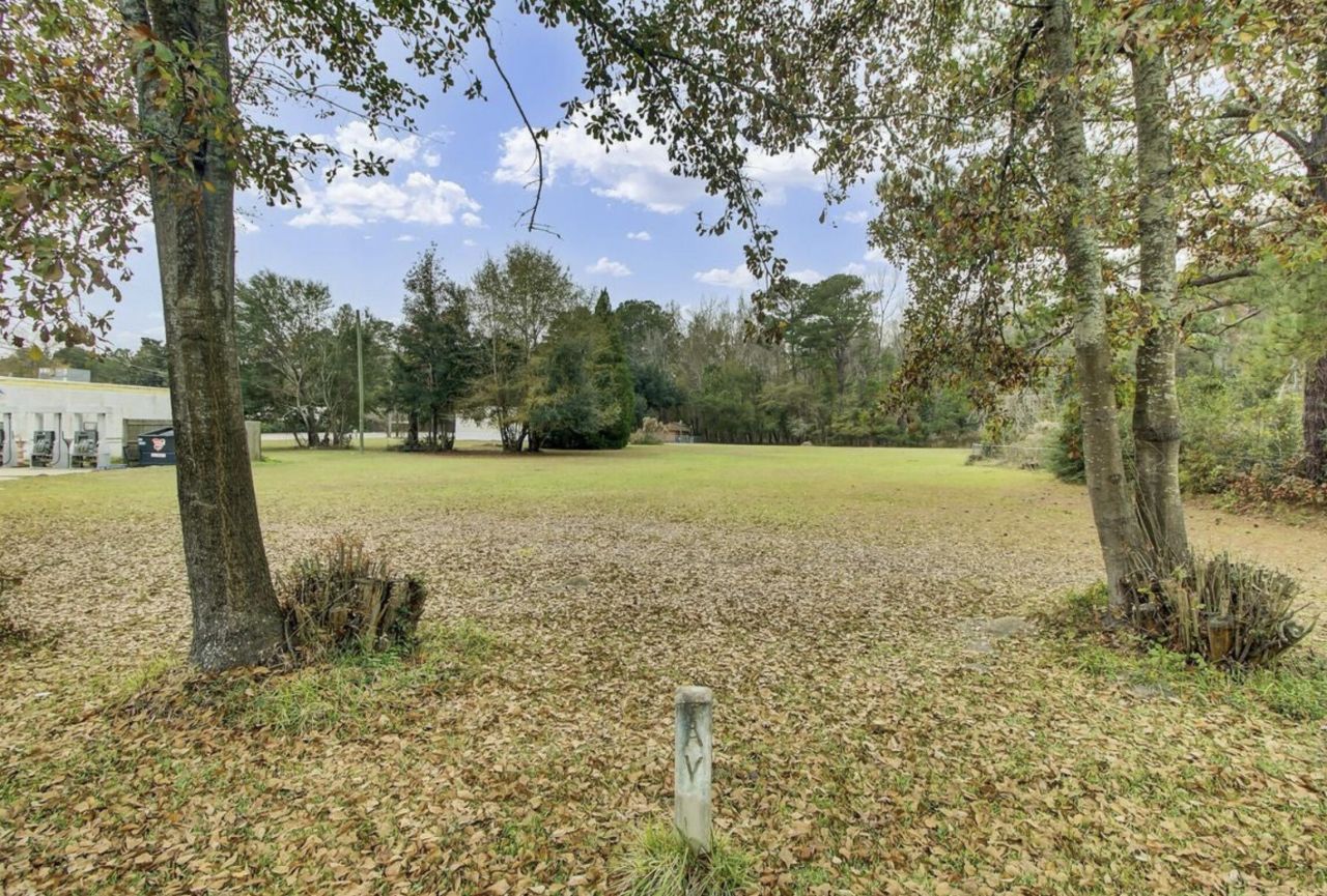 00 Embassy Drive  Photo 6