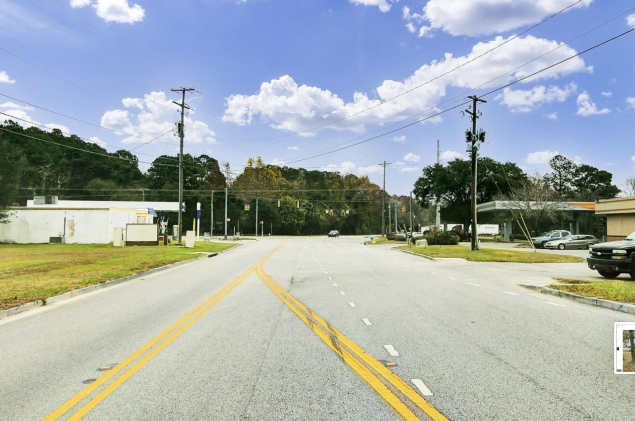 00 Embassy Drive  Photo 9