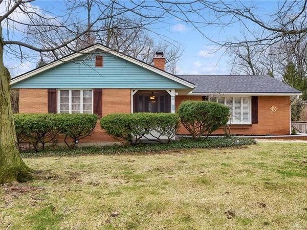 1329 Far Hills Avenue, Oakwood, OH 45419