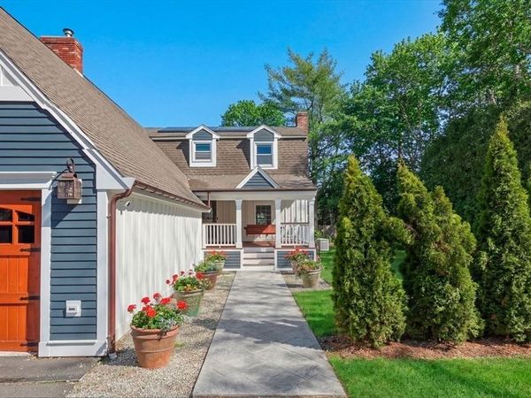 14 Rainbow Ln, Mashpee, MA 02649