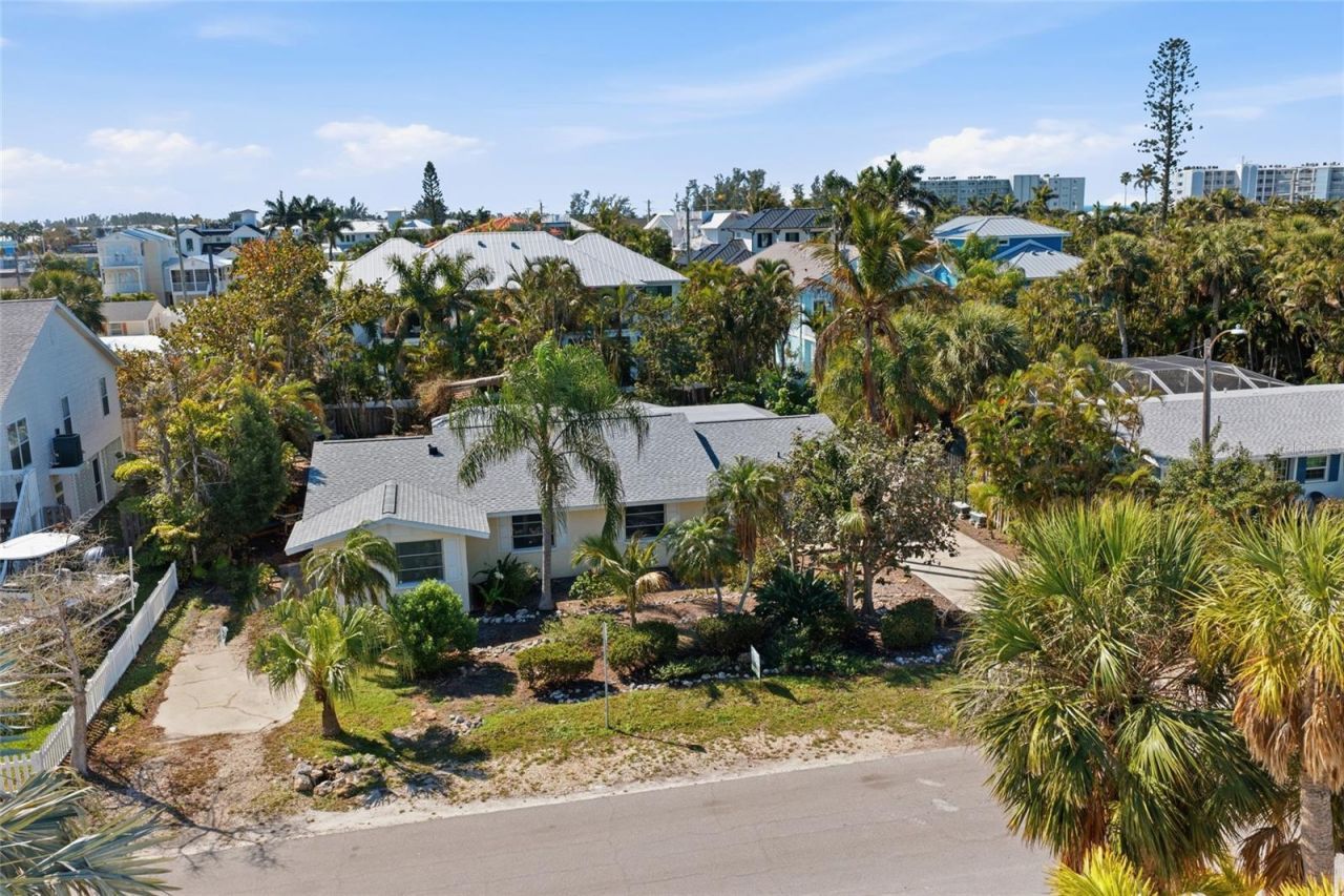 309 57th Street , Holmes Beach, FL 34217 Photo