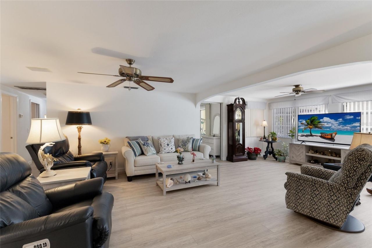 309 57th Street , Holmes Beach, FL 34217 Photo