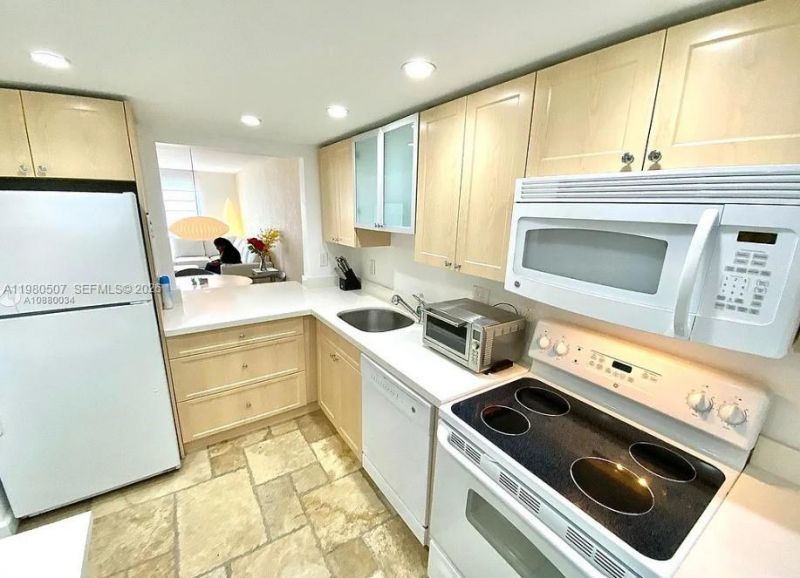 240 Galen Dr , Unit 314, Key Biscayne, FL 33149 Photo