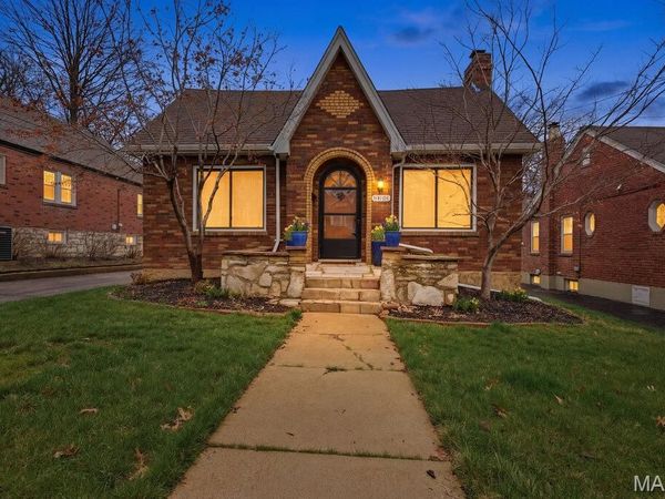 8016 Wynwood Drive, St Louis, MO 63123