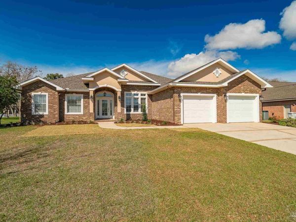 5642 Highland Lake Dr, Milton, FL 32583