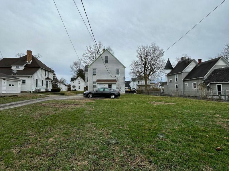 605 N Detroit Street, Bellefontaine, OH 43311 Photo 2