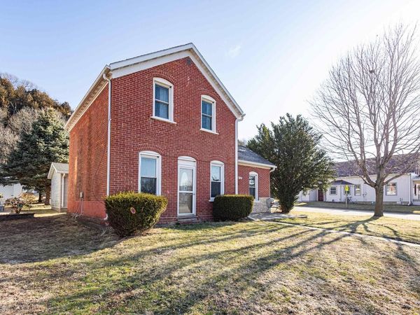 421 Dewey Street, Cassville, WI 53811