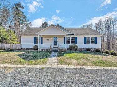 1840 Bluewater Drive, Moneta, VA 24121