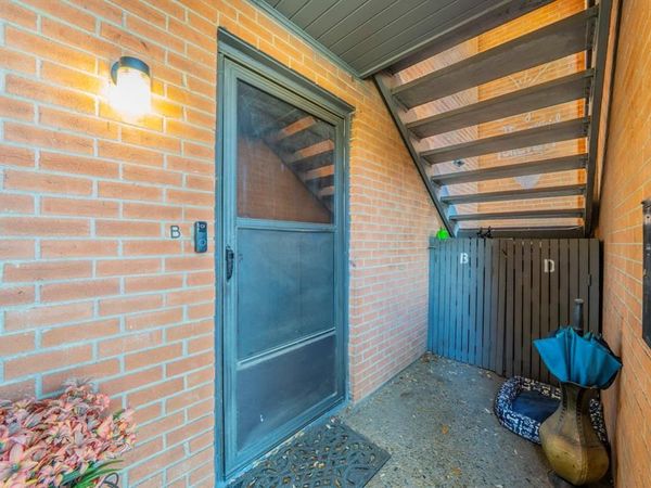 558 E Avenue J, Unit B, Grand Prairie, TX 75050